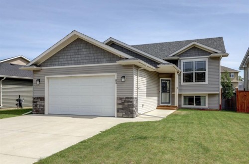 83 Valarosa Drive, Didsbury, AB - Outdoor With Facade
