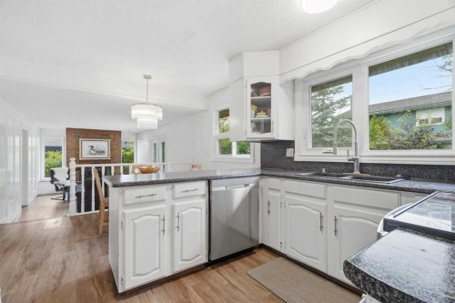 527 Deer Side Place Se, Calgary, AB 