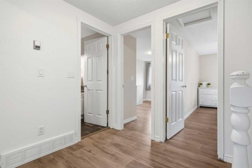 527 Deer Side Place Se, Calgary, AB 