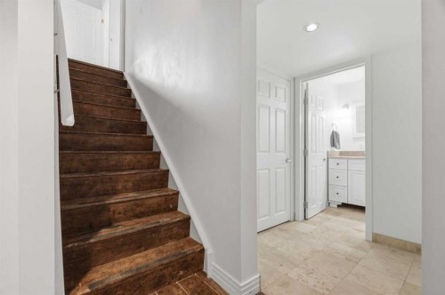 527 Deer Side Place Se, Calgary, AB 