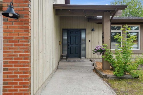527 Deer Side Place Se, Calgary, AB 