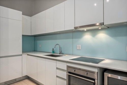 1130 3 Street Se, Calgary, AB - Indoor Photo Showing Kitchen