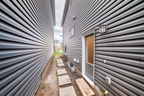 132 Setonstone Gardens Se, Calgary, AB 
