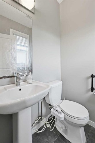 28 New Brighton Point Se, Calgary, AB - Indoor Photo Showing Bathroom