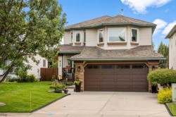 217 Douglas Glen Close SE Calgary, AB T2Z 2V7