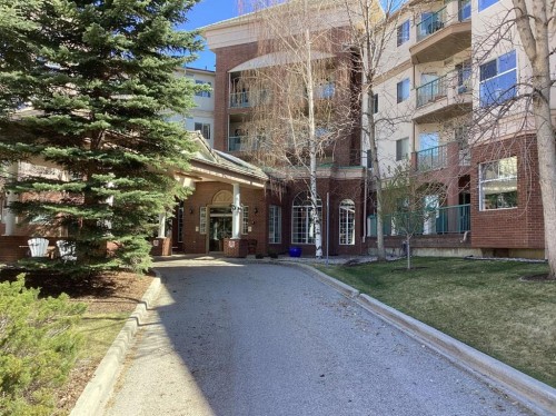 302-200 Lincoln Way Sw, Calgary, AB 