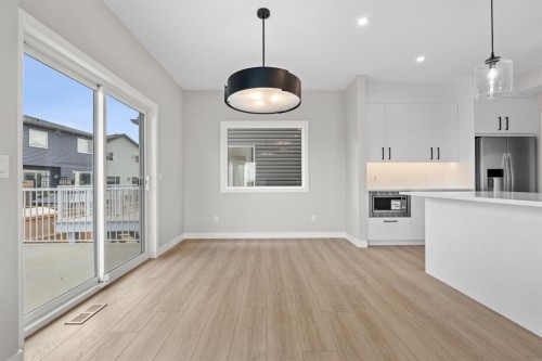 129 Walgrove Bay Se, Calgary, AB - Indoor Photo Showing Kitchen