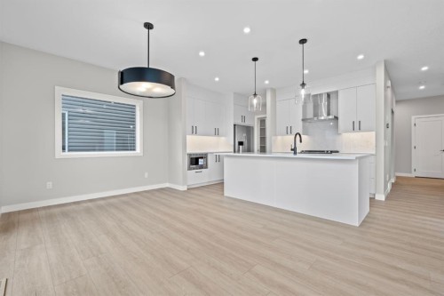 129 Walgrove Bay Se, Calgary, AB - Indoor Photo Showing Kitchen With Upgraded Kitchen