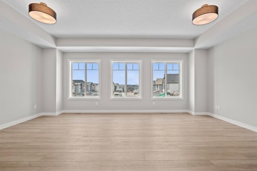 129 Walgrove Bay Se, Calgary, AB - Indoor Photo Showing Other Room