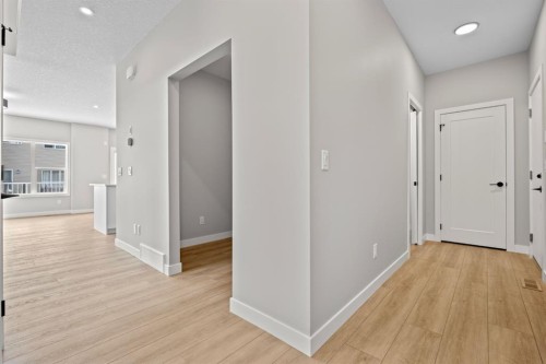 129 Walgrove Bay Se, Calgary, AB - Indoor Photo Showing Other Room