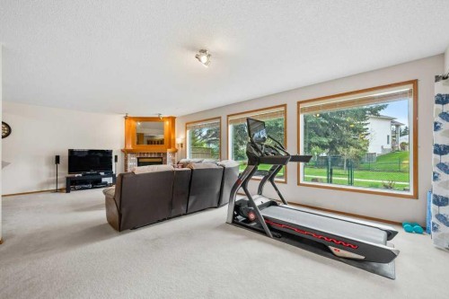 125 Woodpark Close Sw, Calgary, AB 