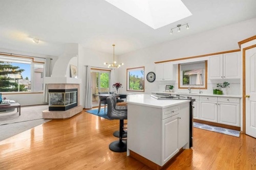 125 Woodpark Close Sw, Calgary, AB 