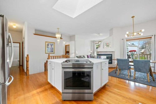 125 Woodpark Close Sw, Calgary, AB 