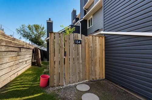 134-48 Glamis Green Sw, Calgary, AB 
