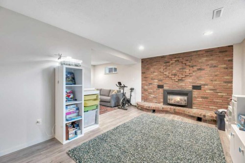 7311 35 Avenue Nw, Calgary, AB 