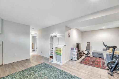 7311 35 Avenue Nw, Calgary, AB 