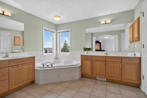 121 Sherwood Way Nw, Calgary, AB 