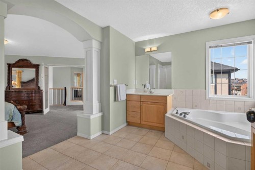 121 Sherwood Way Nw, Calgary, AB 