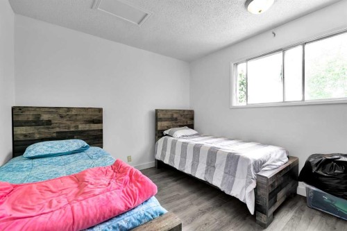 101-516 Blackthorn Road Ne, Calgary, AB - Indoor Photo Showing Bedroom