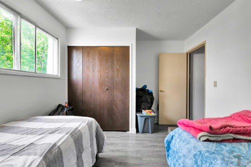 101-516 Blackthorn Road Ne, Calgary, AB - Indoor Photo Showing Bedroom