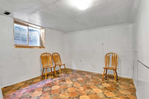101-516 Blackthorn Road Ne, Calgary, AB - Indoor Photo Showing Other Room