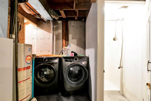 101-516 Blackthorn Road Ne, Calgary, AB - Indoor Photo Showing Laundry Room