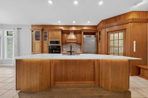 52 Sandstone Ridge Crescent, Okotoks, AB - Indoor Photo Showing Kitchen