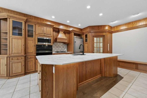 52 Sandstone Ridge Crescent, Okotoks, AB - Indoor Photo Showing Kitchen