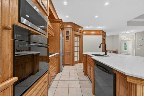 52 Sandstone Ridge Crescent, Okotoks, AB - Indoor Photo Showing Kitchen