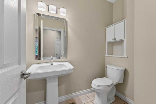 52 Sandstone Ridge Crescent, Okotoks, AB - Indoor Photo Showing Bathroom