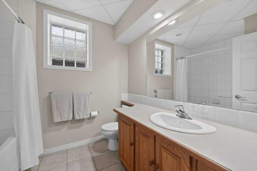 52 Sandstone Ridge Crescent, Okotoks, AB - Indoor Photo Showing Bathroom