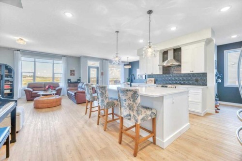 835 Lakewood Circle, Strathmore, AB - Indoor Photo Showing Kitchen With Upgraded Kitchen