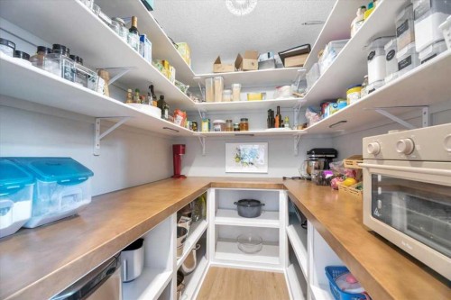 835 Lakewood Circle, Strathmore, AB - Indoor With Storage
