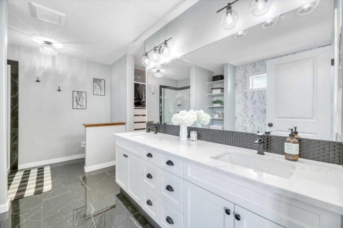 835 Lakewood Circle, Strathmore, AB - Indoor Photo Showing Bathroom