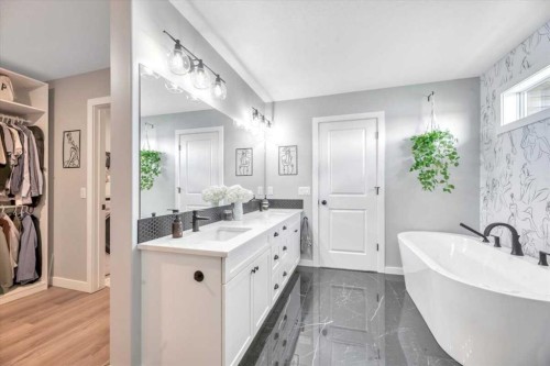 835 Lakewood Circle, Strathmore, AB - Indoor Photo Showing Bathroom