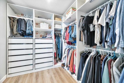 835 Lakewood Circle, Strathmore, AB - Indoor With Storage