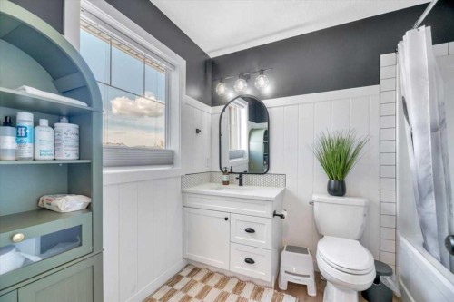 835 Lakewood Circle, Strathmore, AB - Indoor Photo Showing Bathroom