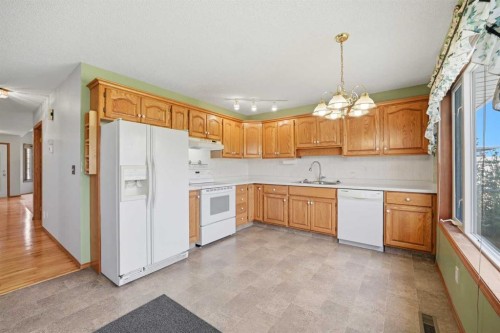 13 Parklane Place, Strathmore, AB 