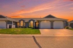 13 Parklane Place  Strathmore, AB T1P 1K7