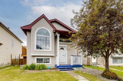 135 Covewood Close NE Calgary, AB T3K 4Z8