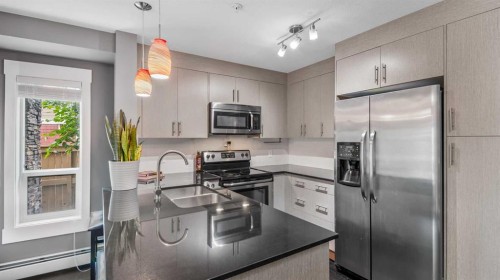3115-240 Skyview Ranch Road Ne, Calgary, AB - Indoor Photo Showing Kitchen With Double Sink With Upgraded Kitchen