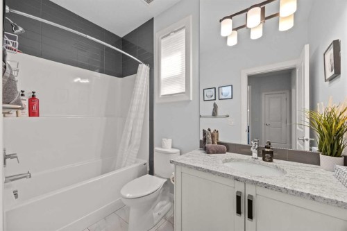 195 Evansfield Close Nw, Calgary, AB - Indoor Photo Showing Bathroom