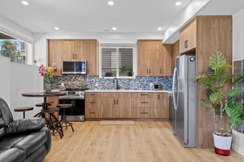 195 Evansfield Close Nw, Calgary, AB - Indoor Photo Showing Kitchen With Upgraded Kitchen