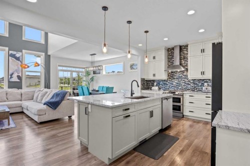 195 Evansfield Close Nw, Calgary, AB - Indoor Photo Showing Kitchen With Upgraded Kitchen