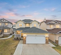 83 Coral Springs Grove NE Calgary, AB T3J 3T7