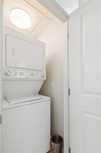 1507-211 13 Avenue Se, Calgary, AB - Indoor Photo Showing Laundry Room