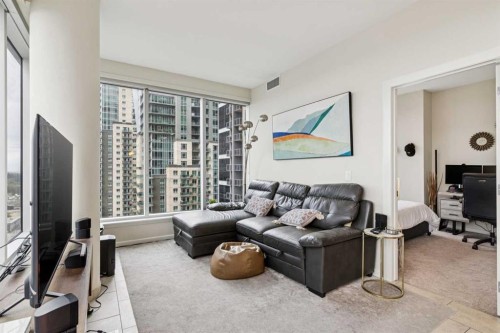 1507-211 13 Avenue Se, Calgary, AB - Indoor Photo Showing Living Room