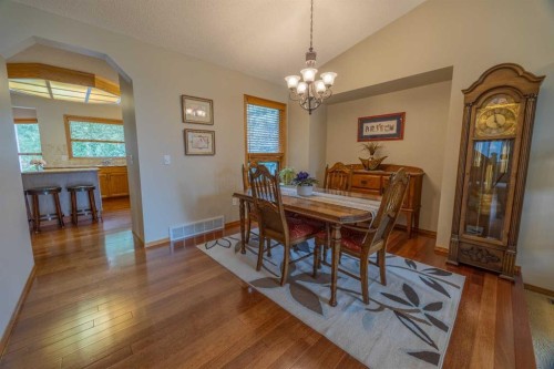 19 Mckenzie Lake Manor Se, Calgary, AB - Indoor Photo Showing Dining Room