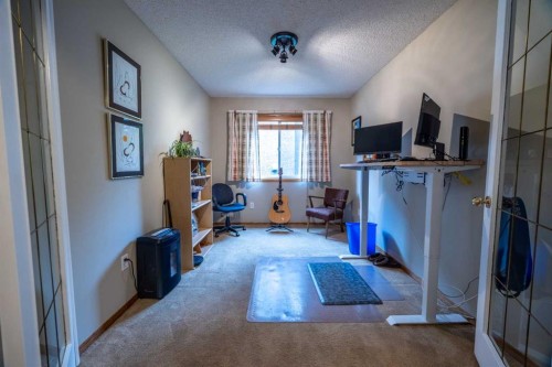 19 Mckenzie Lake Manor Se, Calgary, AB - Indoor