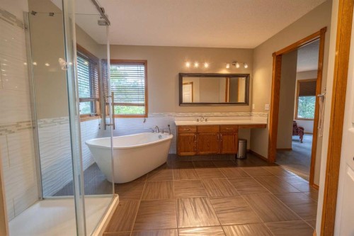 19 Mckenzie Lake Manor Se, Calgary, AB - Indoor Photo Showing Bathroom